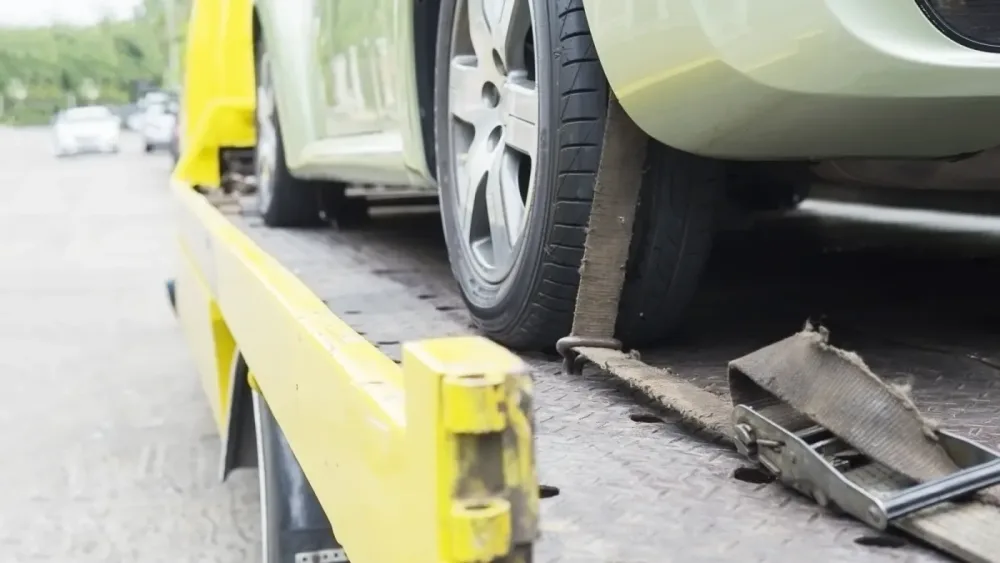 Auto stojące od lat – jak je przewieźć? Poradnik transportu