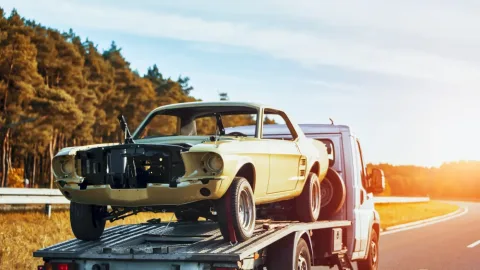 Transport auta zabytkowego i sportowego – bezpieczne metody